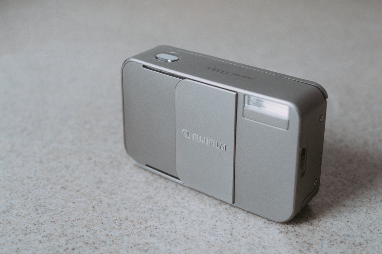 FUJIFILM Cardia mini TIARA 小さく頼れるコンパクトフィルムカメラ