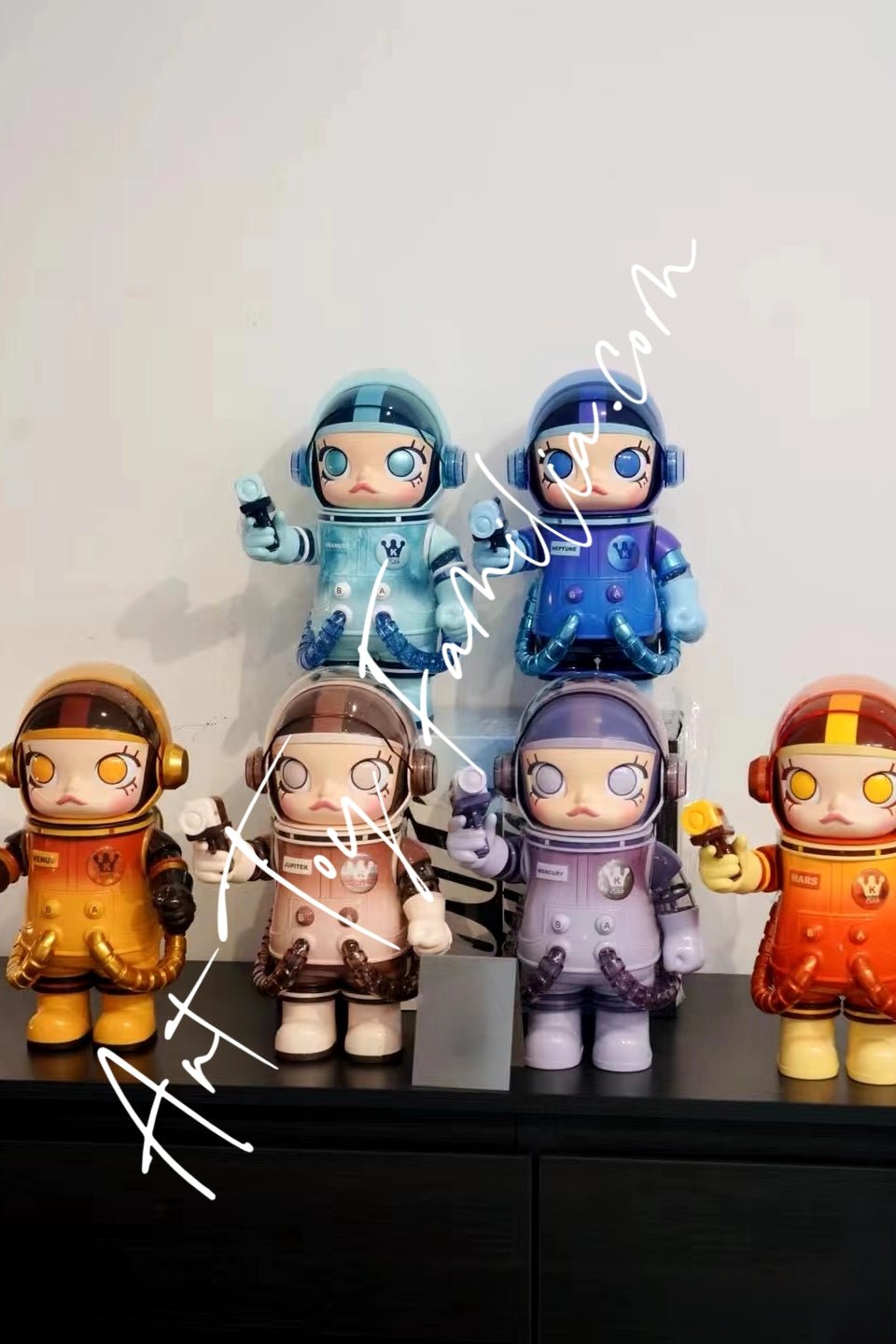 MEGA Space Molly 400% Planet Series | POP MART – Art Toy Familia
