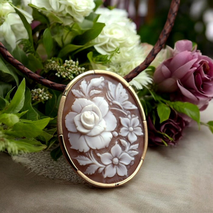 カメオブローチ 花モチーフ｜シェルカメオ 18金枠 ブローチ＆ネックレス