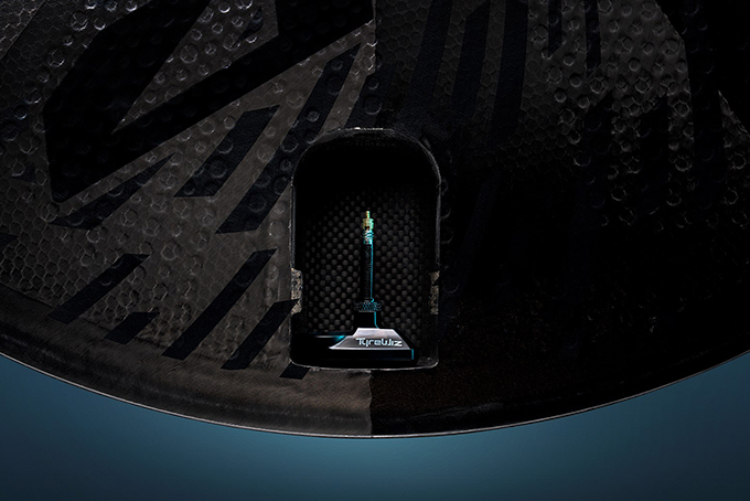 ZIPP Super9 Tubeless Disc | トライアスロンのことならアスリート