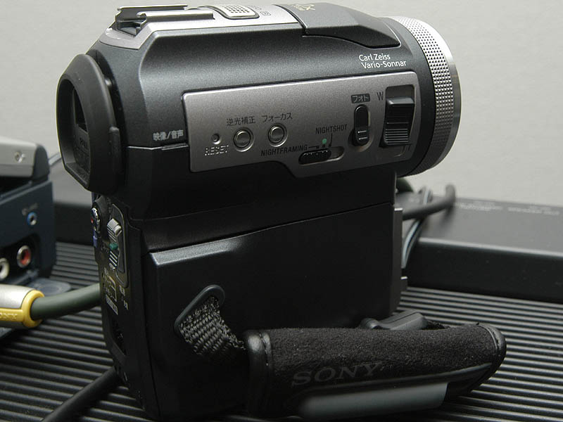 ソニー、331万画素CCD搭載のDVカメラ