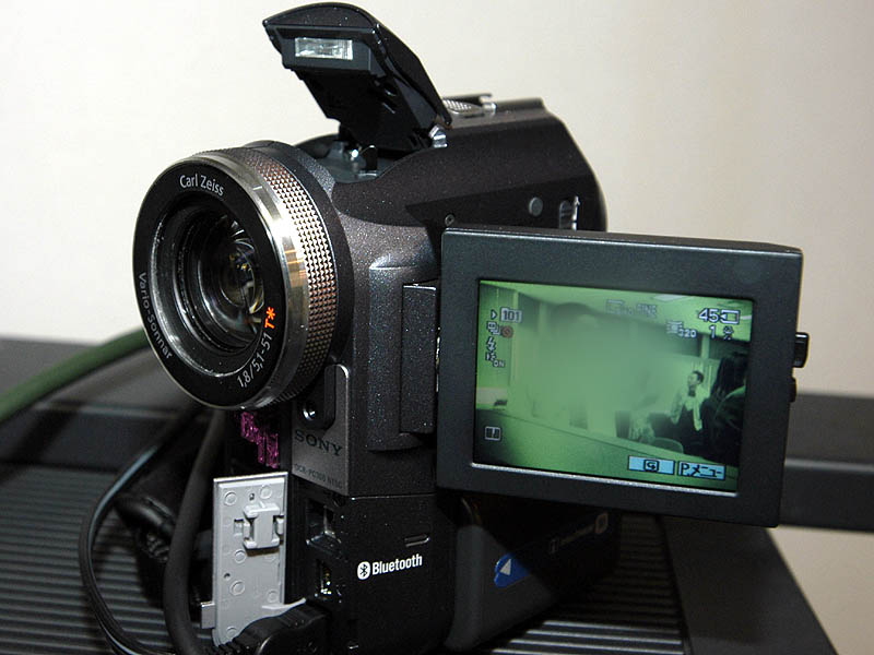 ソニー、331万画素CCD搭載のDVカメラ