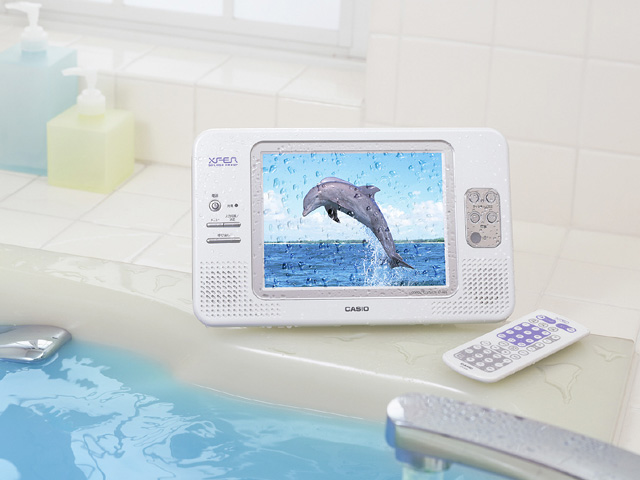 カシオ、無線LAN伝送の防水液晶テレビ「XFER」