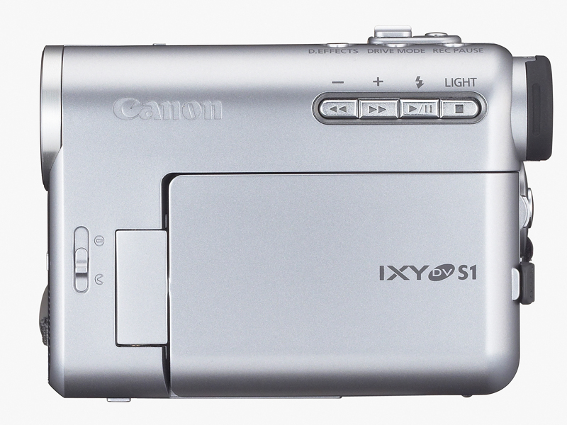 キヤノン、430万画素原色CCD搭載の「IXY DV M5」