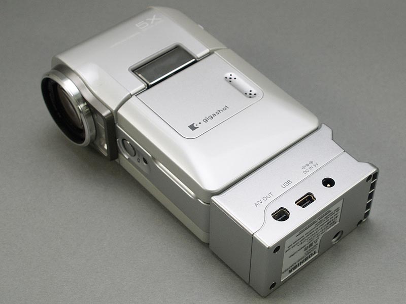 東芝、0.85型4GB HDDビデオカメラ「gigashot V10」