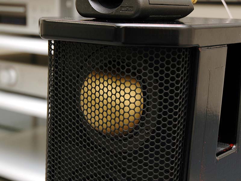 村田製作所、球形ユニットを搭載したフロア型スピーカー