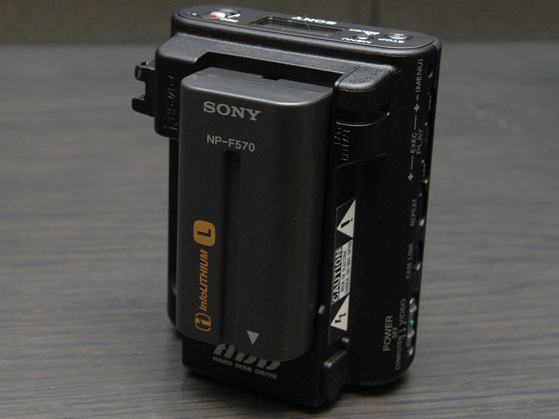 ソニー、HD/HDVカメラ用1.8型60GBポータブルHDD