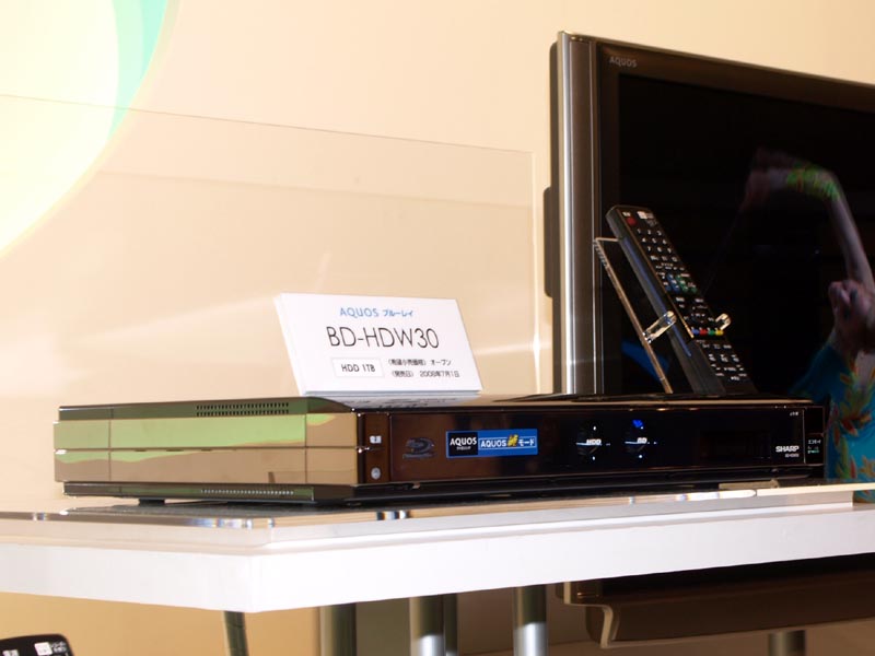 シャープ、新パネル/ネット強化した「AQUOS」最上位機