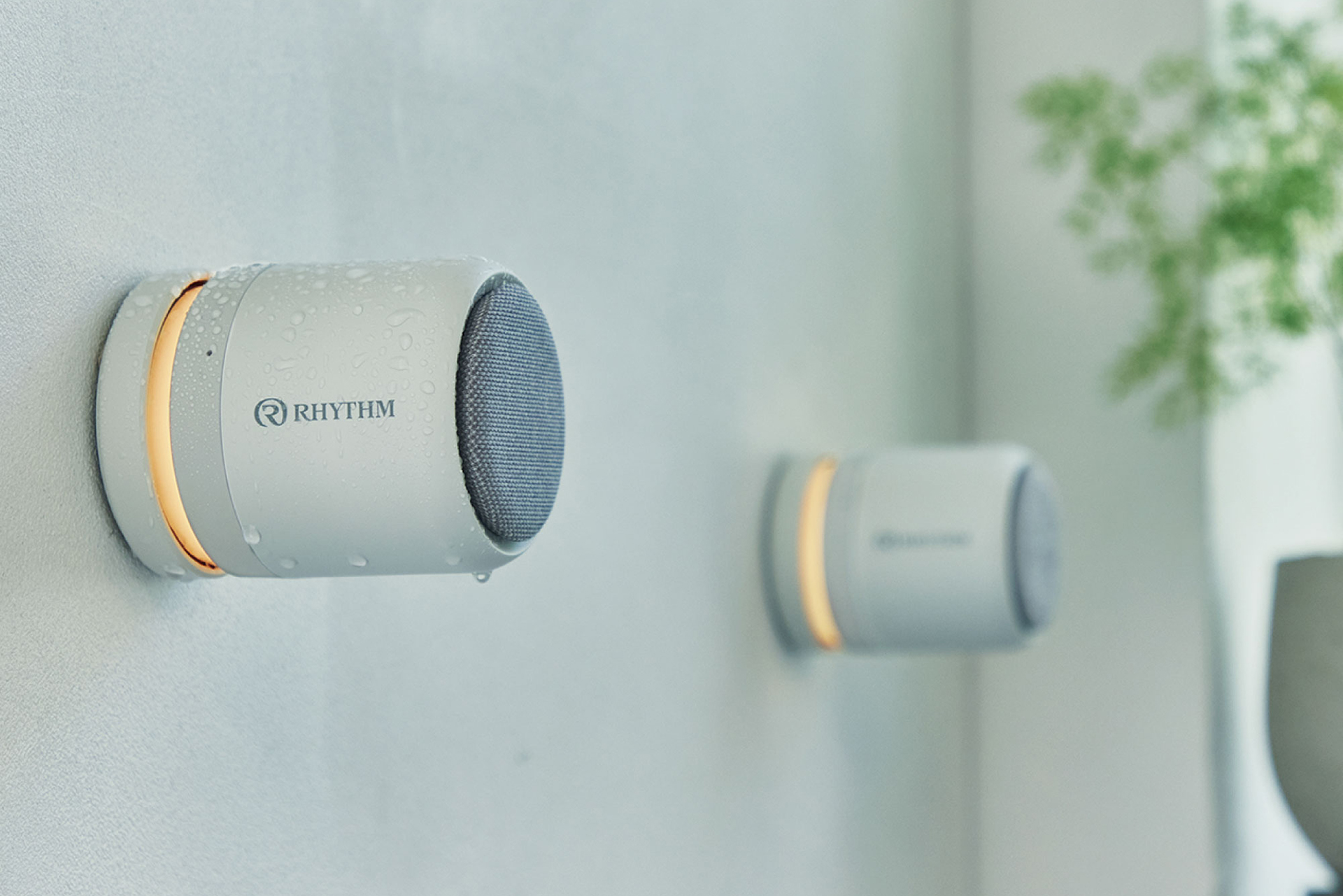 お風呂でも使える、左右に分かれる防水ポータブルスピーカー。約1.58万