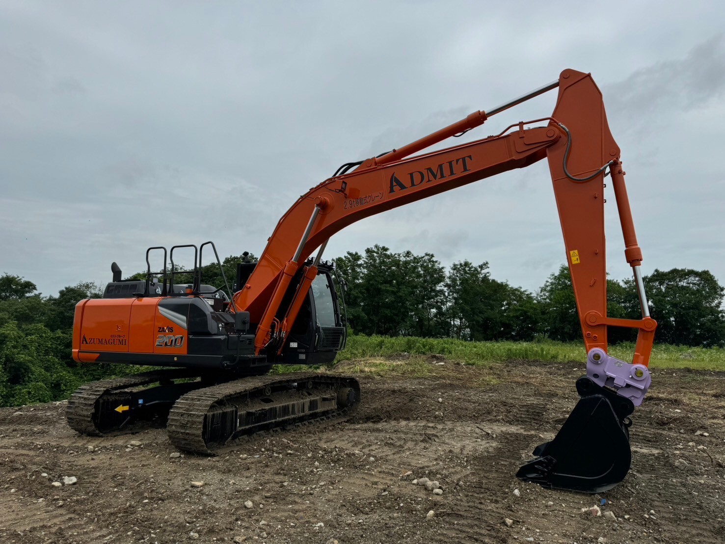 6月24日（大安）NEWショベルZX200-7納入しました。大勢の現場ご活躍を