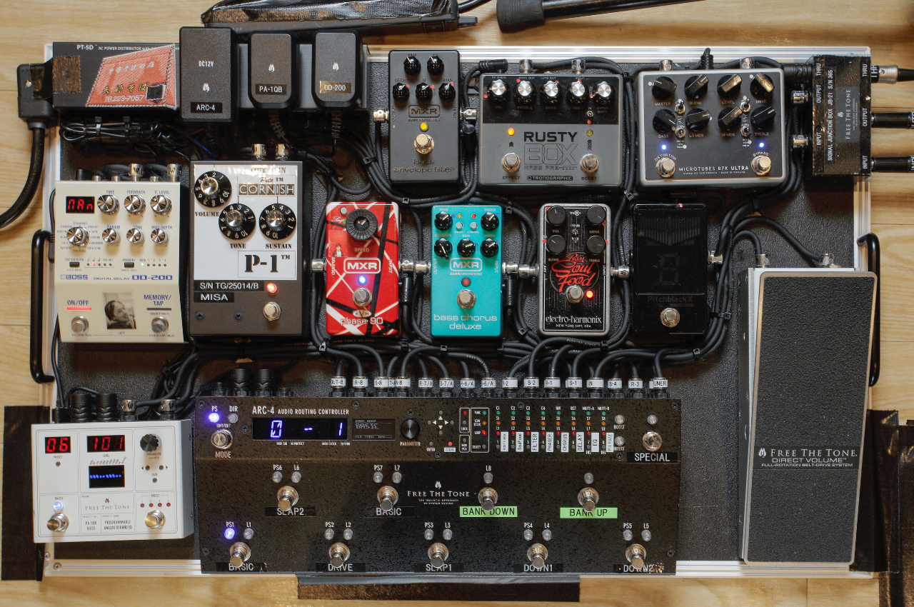 MISA（BAND-MAID）の最新ツアーを支えるエフェクター・ボードと