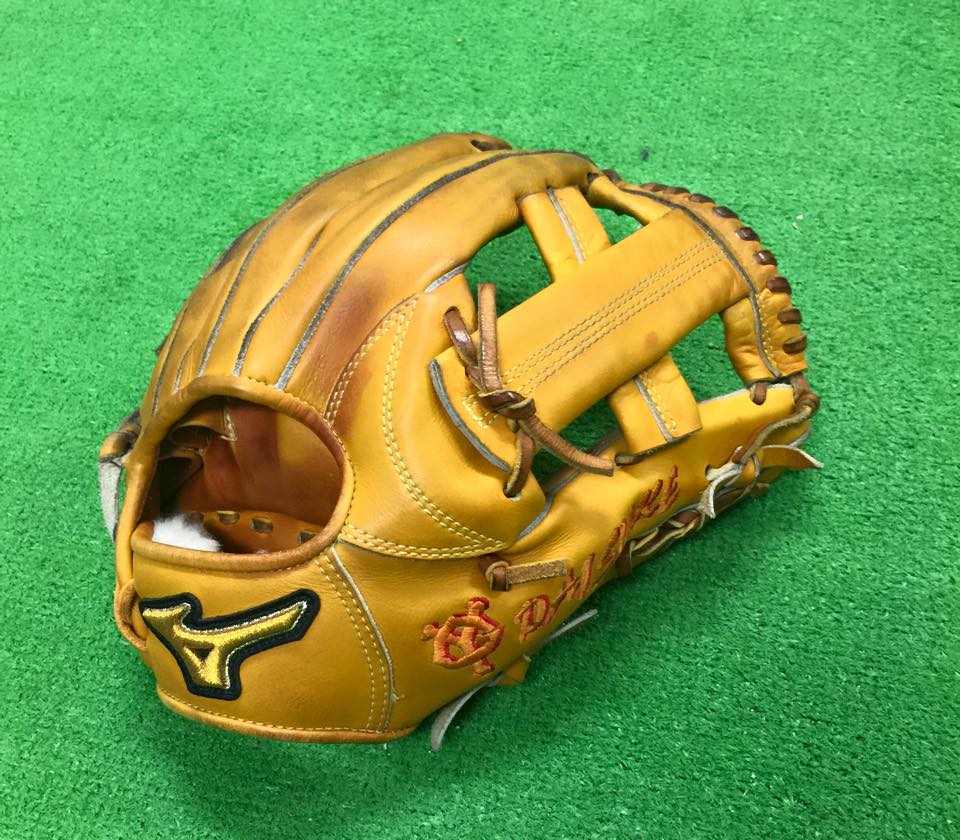 プロ野球選手の実使用グローブ |