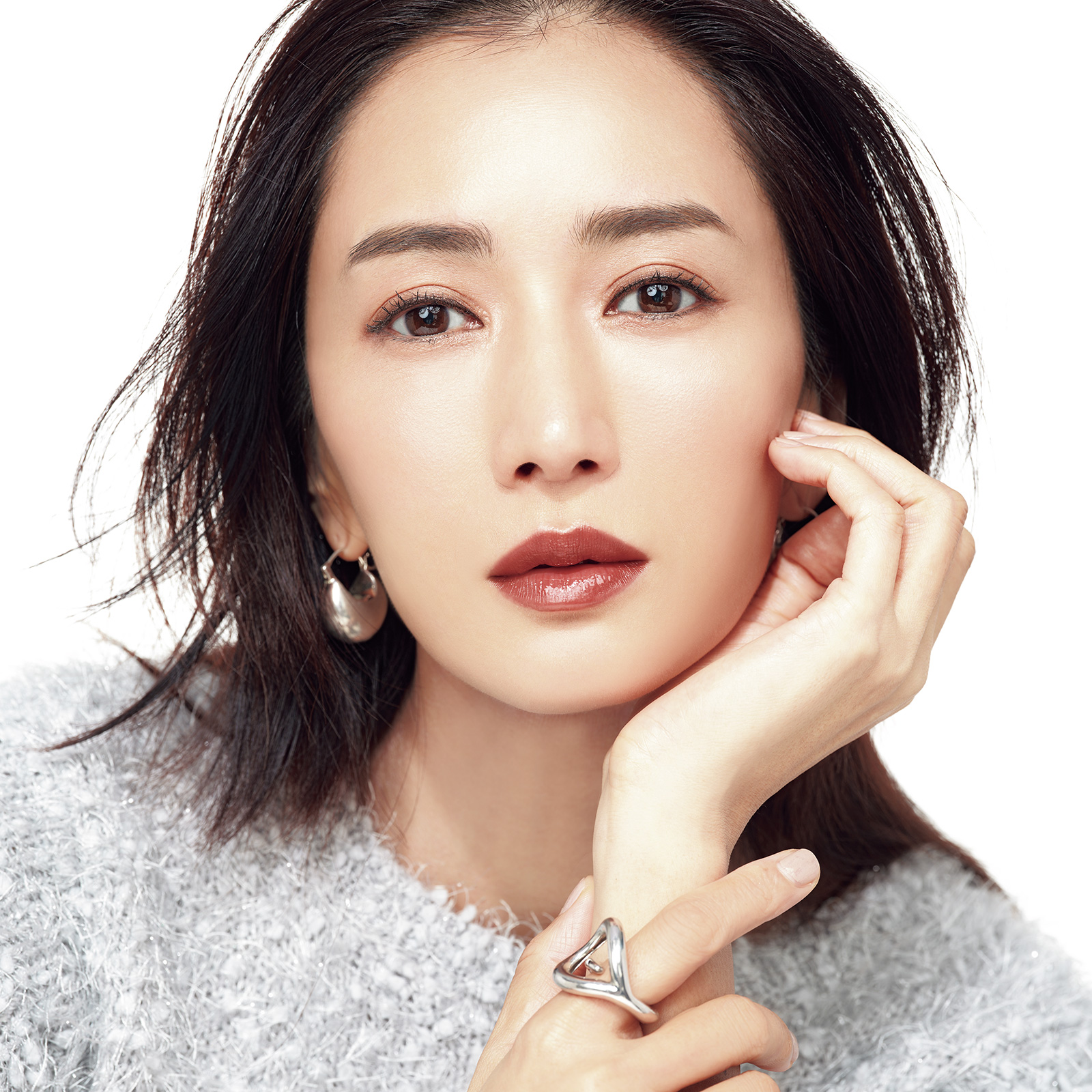 唇も実はダメージ受けてる！ひと塗りでふっくら感とツヤを取り戻す【秋