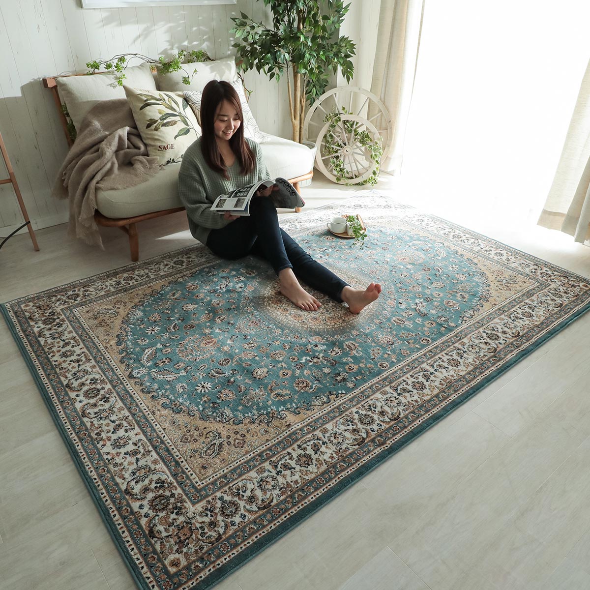 繊細な柄で空間を上品に演出！トルコ製ウィルトンラグ『スピーナ