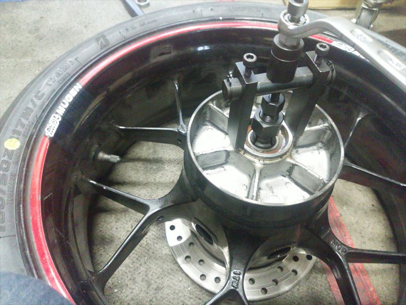 Bikeshop-icu | ホンダ CBR1000RR SC57 ホイールベアリング交換の巻 頭