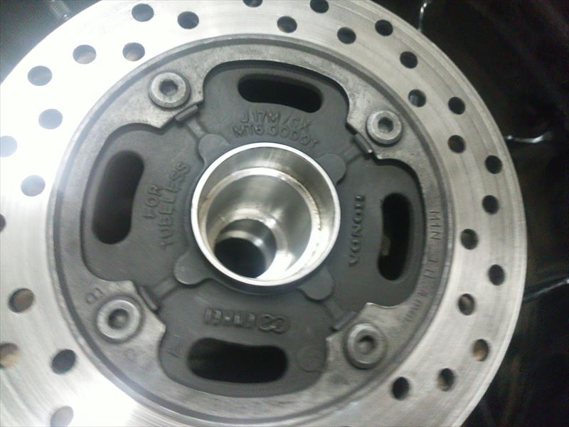 Bikeshop-icu | ホンダ CBR1000RR SC57 ホイールベアリング交換の巻 頭