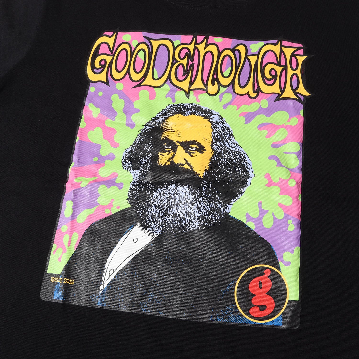 GOOD ENOUGH (グッドイナフ) ×KOZIK マルクス ポスター Tシャツ(KOZIK