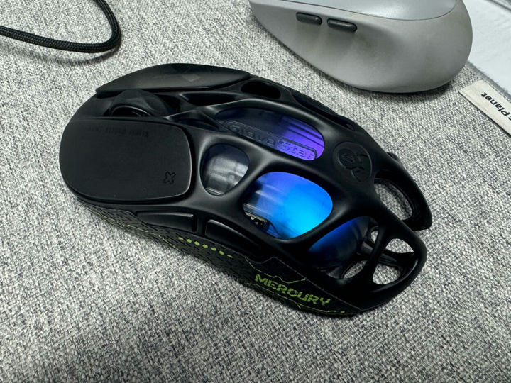 GravaStar、新しい中空デザインのマグネシウム合金シェルで約49gを実現