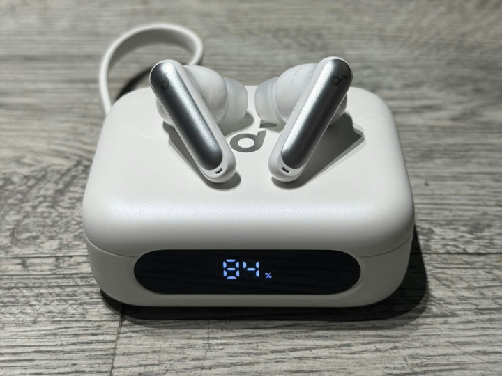 Anker Soundcore P41i』画像など ～モバイルバッテリー機能と