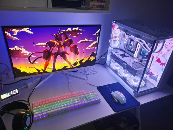 TITAN ARMY、日本発売が決まった28,000円を切る白い27インチ IPSパネル