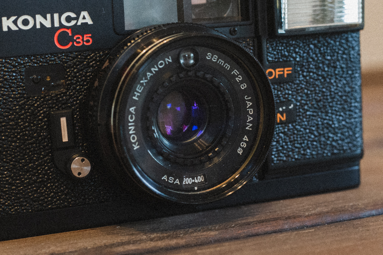 KONICA C35 EFのレトロ可愛いデザインと卓越した描写力サンライズ