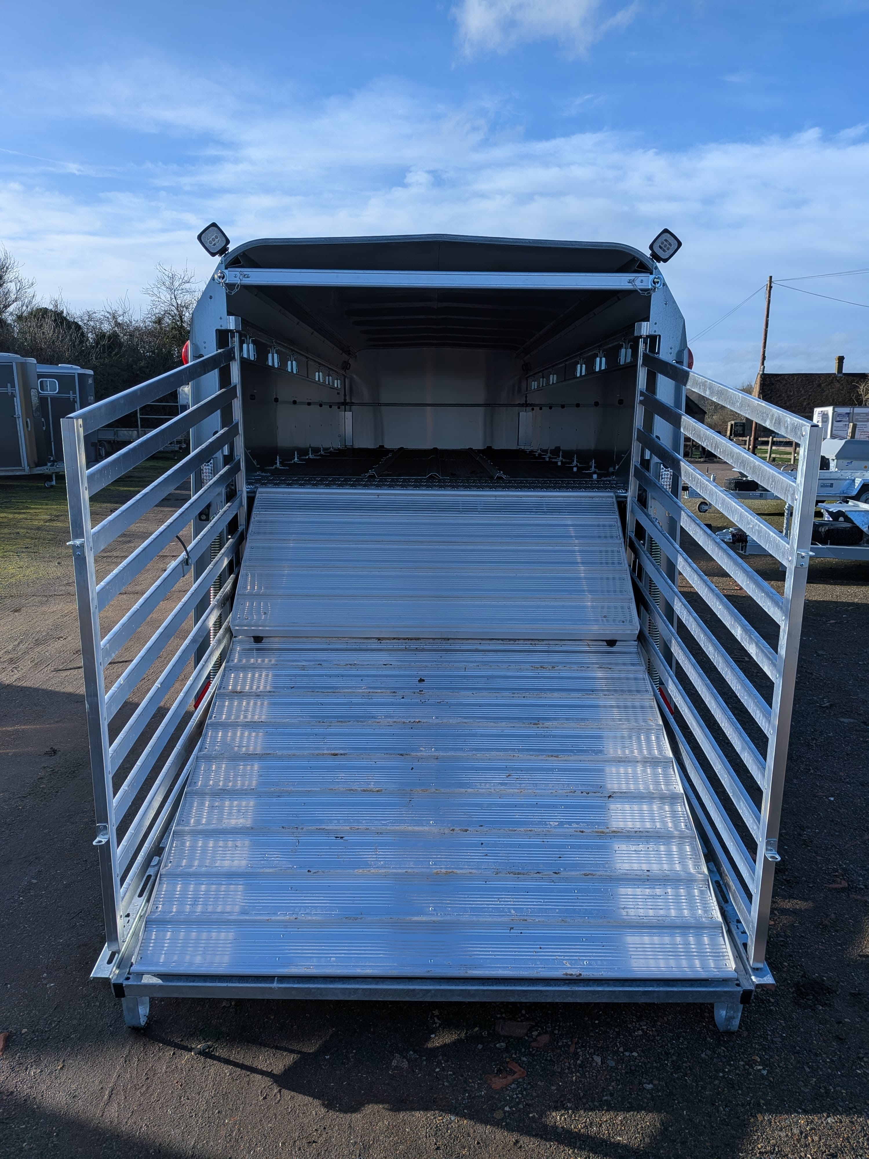 Ifor Williams TA510 16'x6' Tri-Axle Livestock Trailer w. Sheep