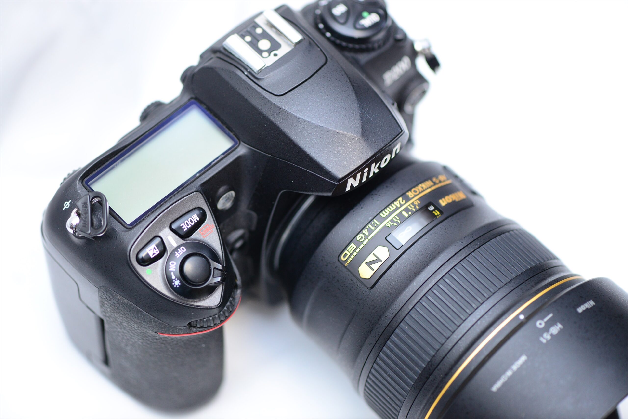 Nikon D200 デジタル一眼レフカメラ ニコン D200 ボディ 価格比較