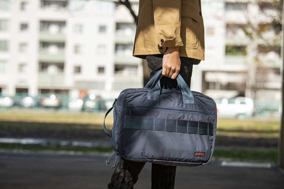 シンプルなデザインと収納力を備えたブリーフィングの3WAYバッグTR-3 S