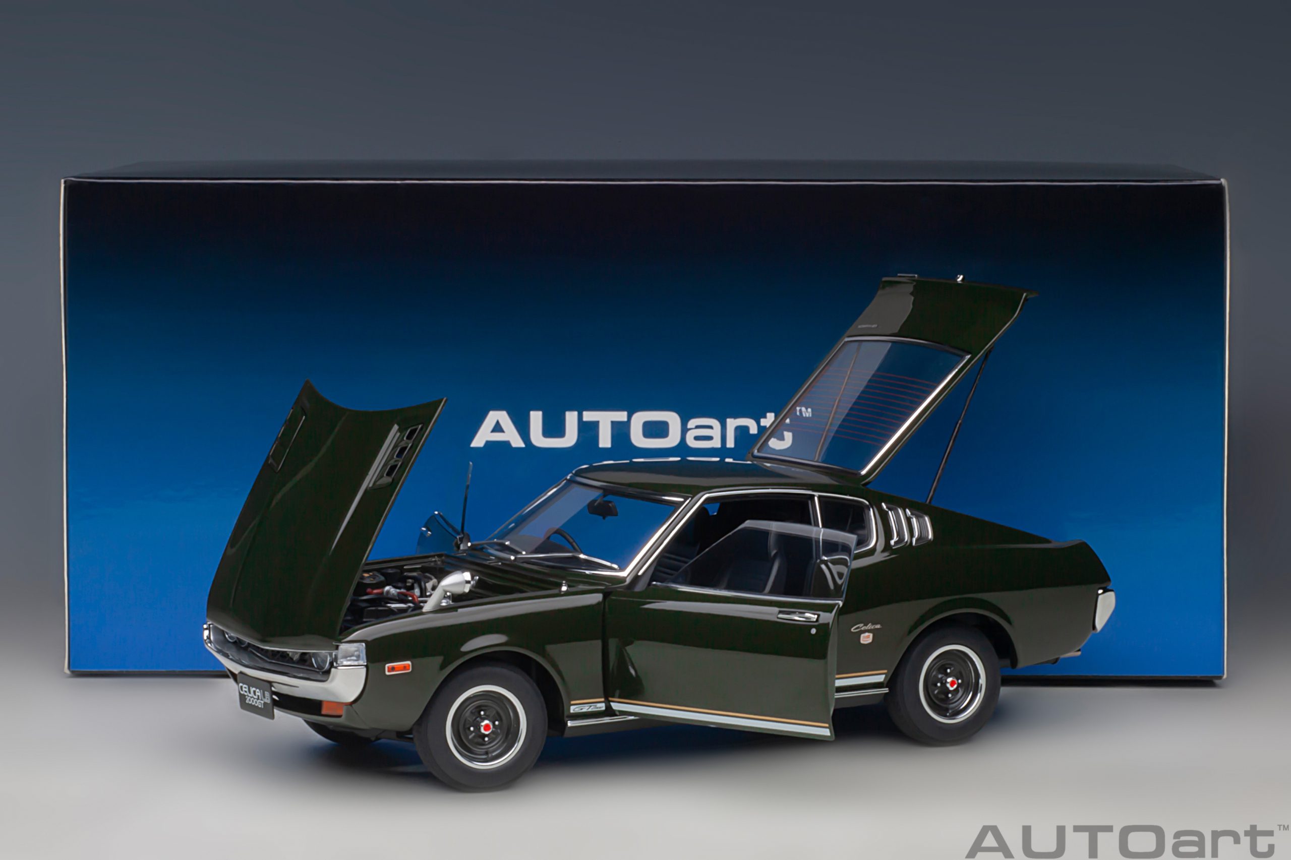 AUTOart 78768 1973 Toyota Celica Liftback 2000GT RA25 1:18 Moss