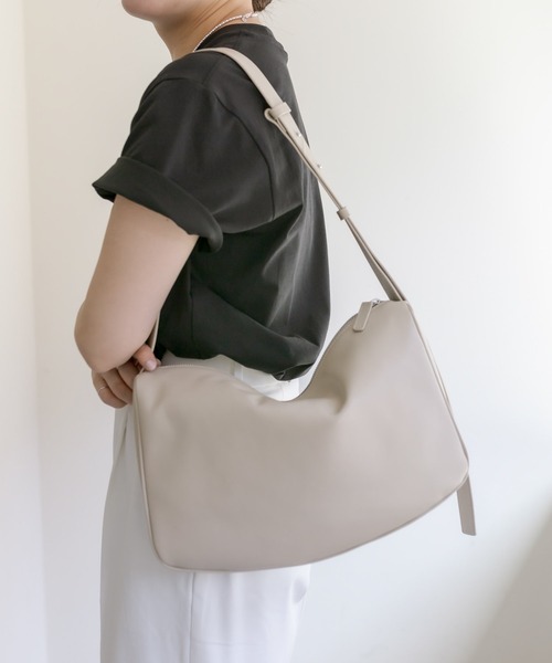 ear PAPILLONNER（イアパピヨネ）の「《牛革》スワローマチショルダー