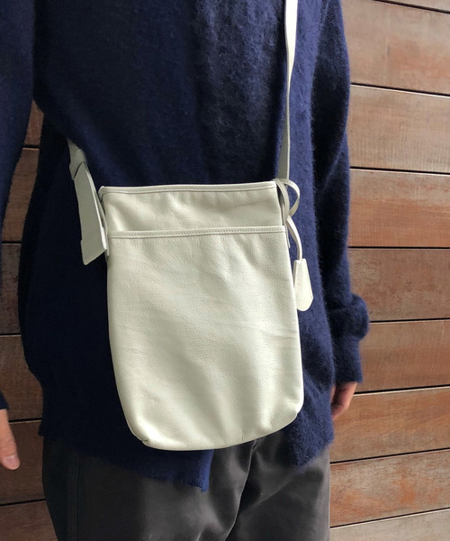 aniary（アニアリ）の「【aniary】レザーサコッシュ/23-03000