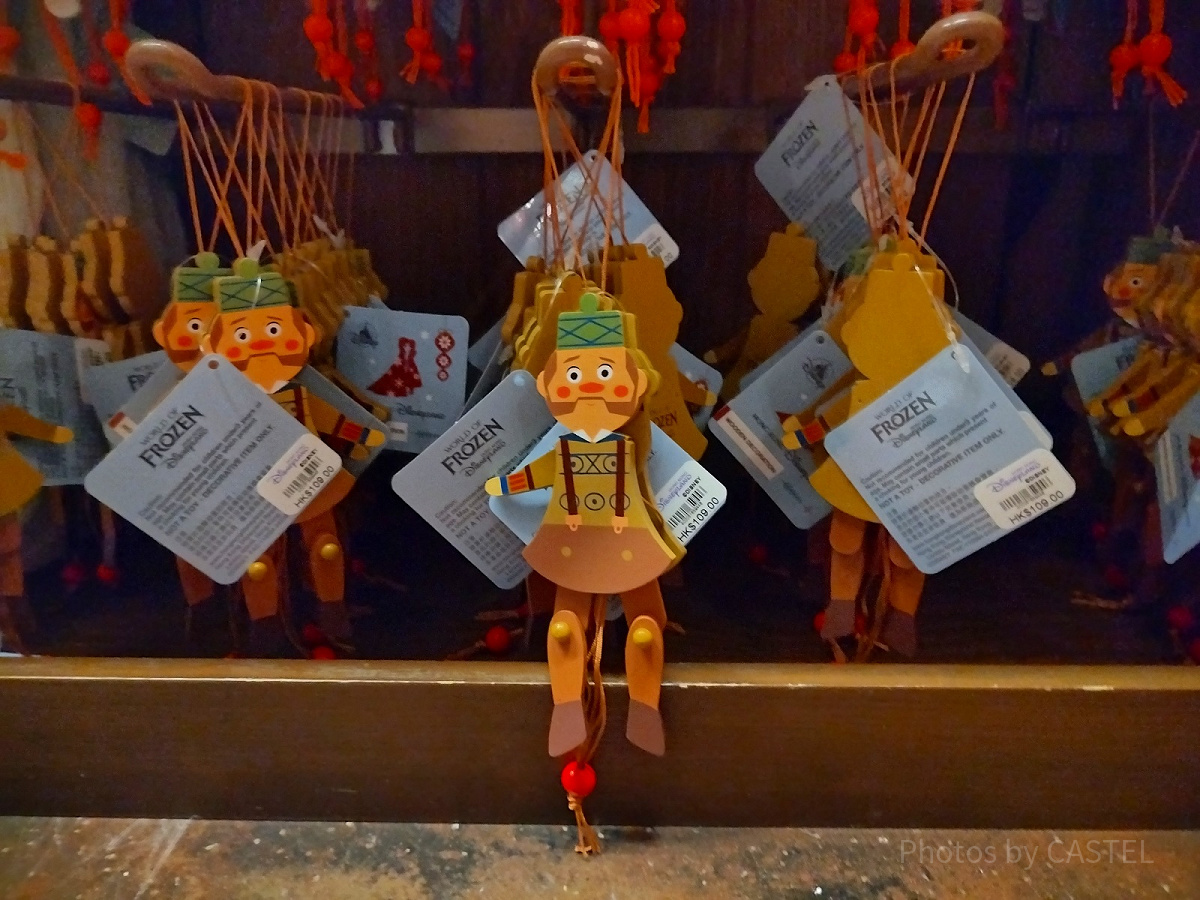 香港ディズニーアナ雪グッズ：オーケンの木製人形| キャステル