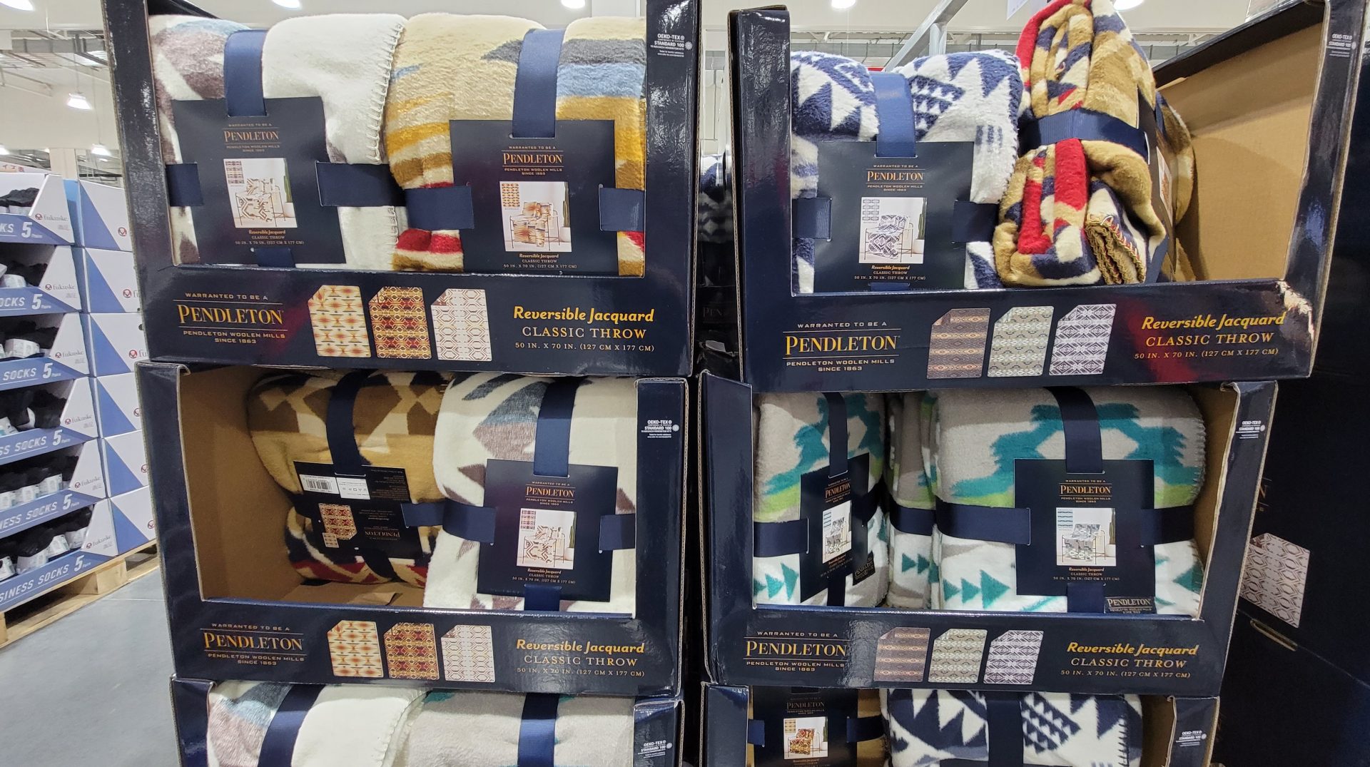 わずか2,688円！コストコで買えるペンドルトンのリバーシブル