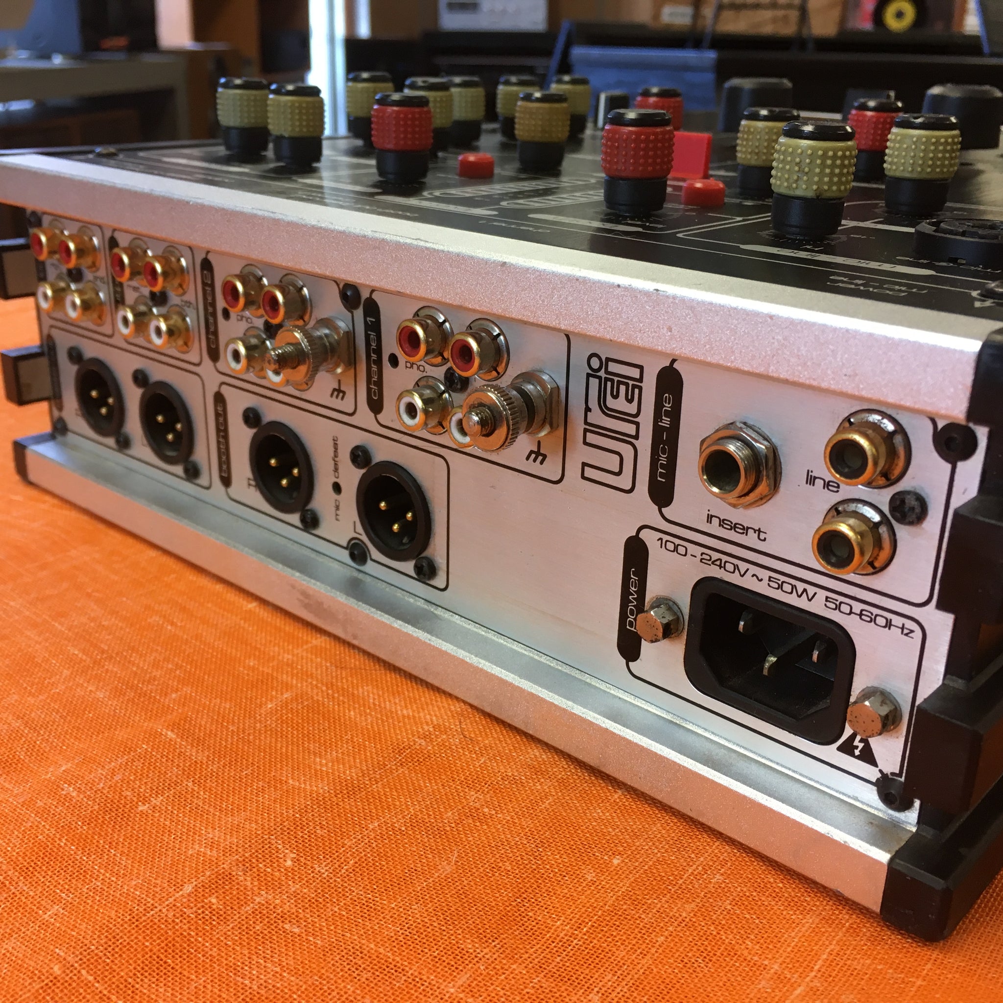 Mixeur professionnel UREI 1601 / DJ MIXER – Cali Calo Musique