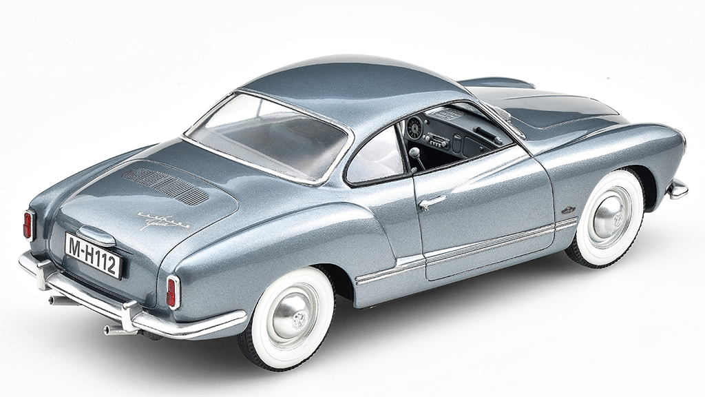 美しさが際立つ「フォルクスワーゲン・カルマンギア」初期モデルを