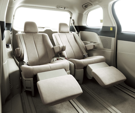 エスティマハイブリッド（トヨタ）X サイドリフトアップシート装着車