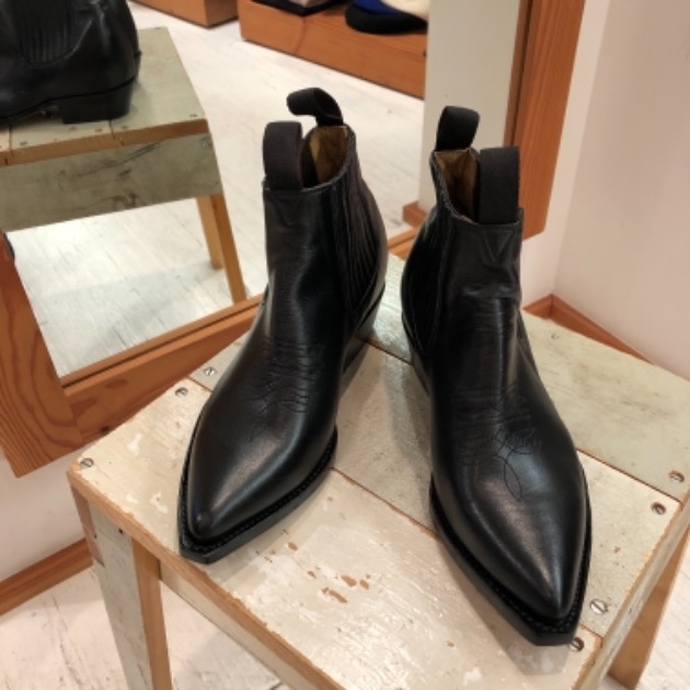 秋冬の足元事情！＜CHAMULA＞のサイドゴアブーツ。｜ビームス ボーイ