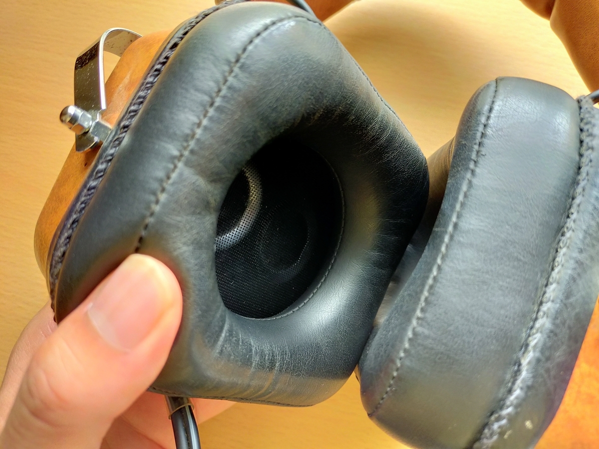 HITACHI「HP-404」デザインが奇抜な4chレトロヘッドホン!! - 私は