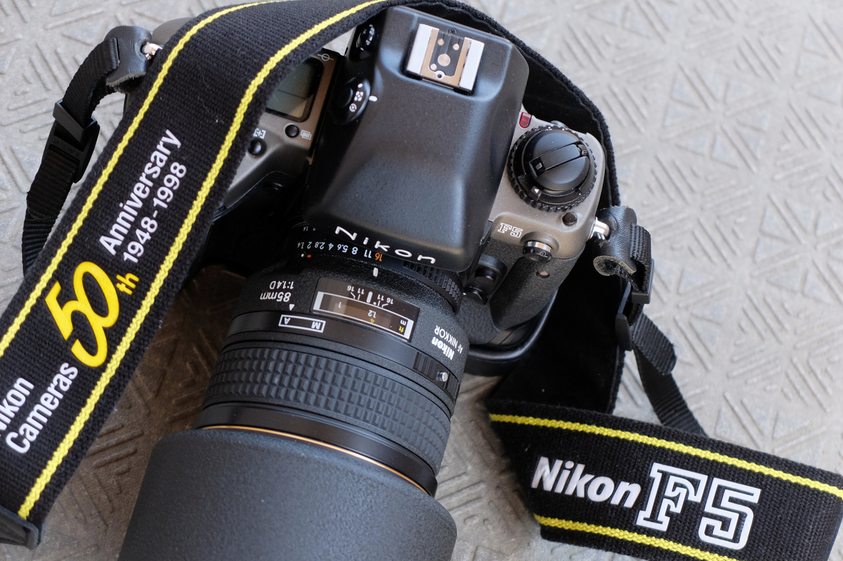 Nikon の重戦車 F5 に封印されていた記憶のカプセルを開く - Foto Anthem