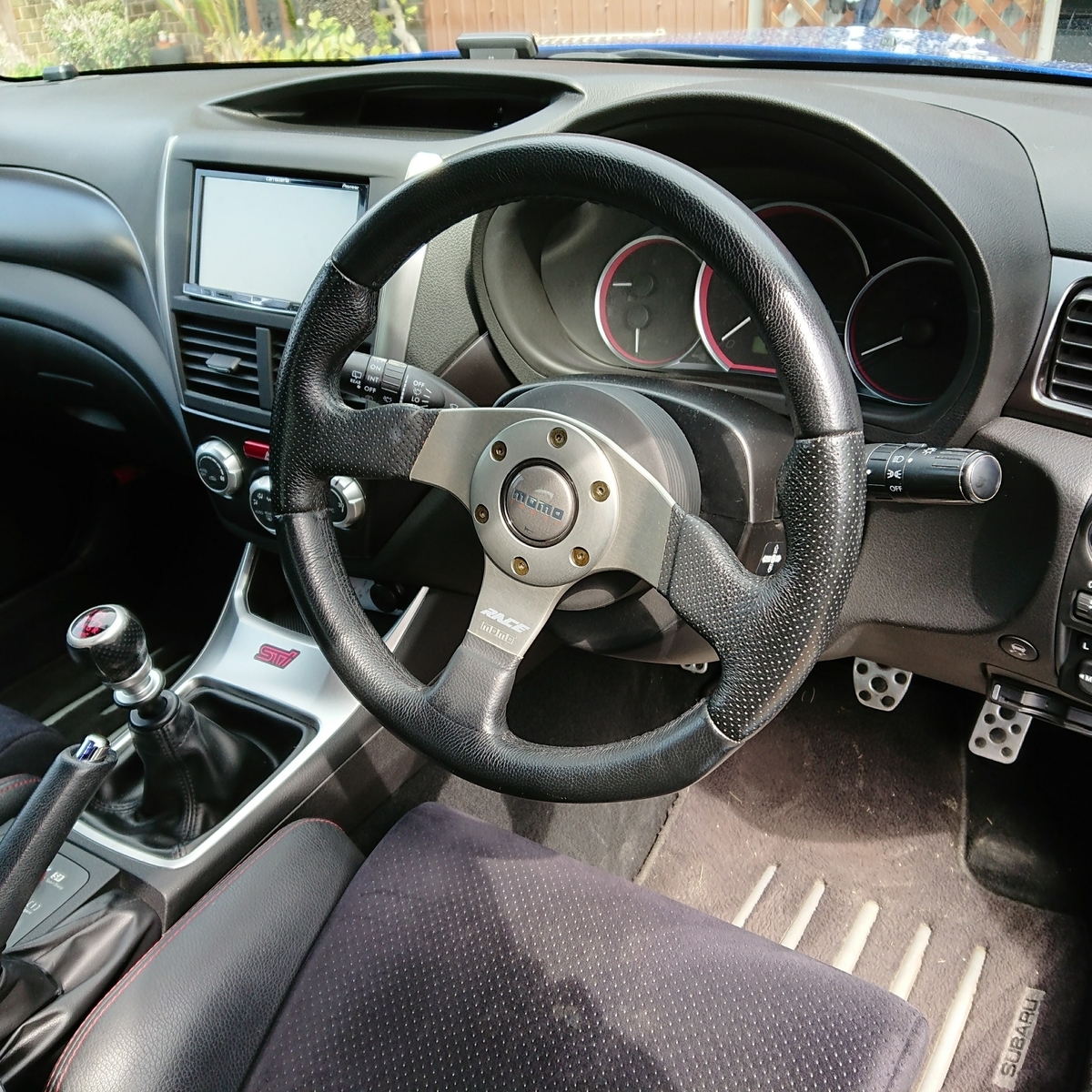 DIY インプレッサ[GVB]のステアリングをMOMOに交換した話 - GVB