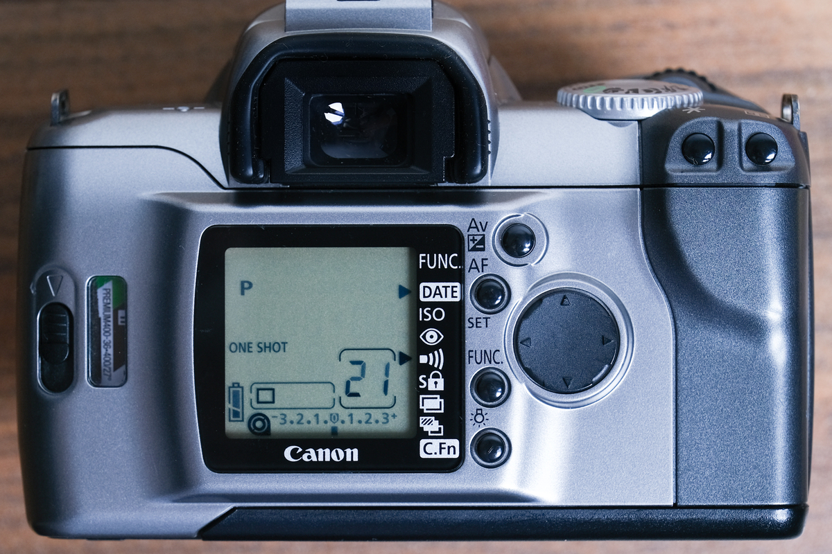 最新のフィルムカメラ】CANON EOS Kiss 7レビューです。機能、特徴をご