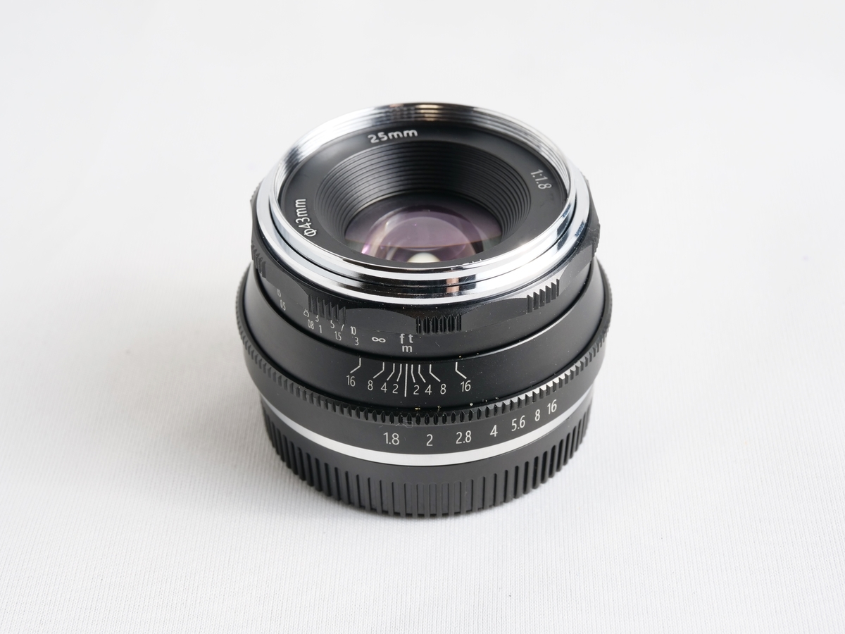 オールドレンズ気分を楽しめる格安単焦点レンズ「PERGEAR 25mm F1.8