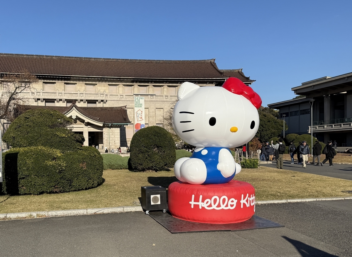 懐かしさと驚きが交差する、キティちゃんの50周年展示