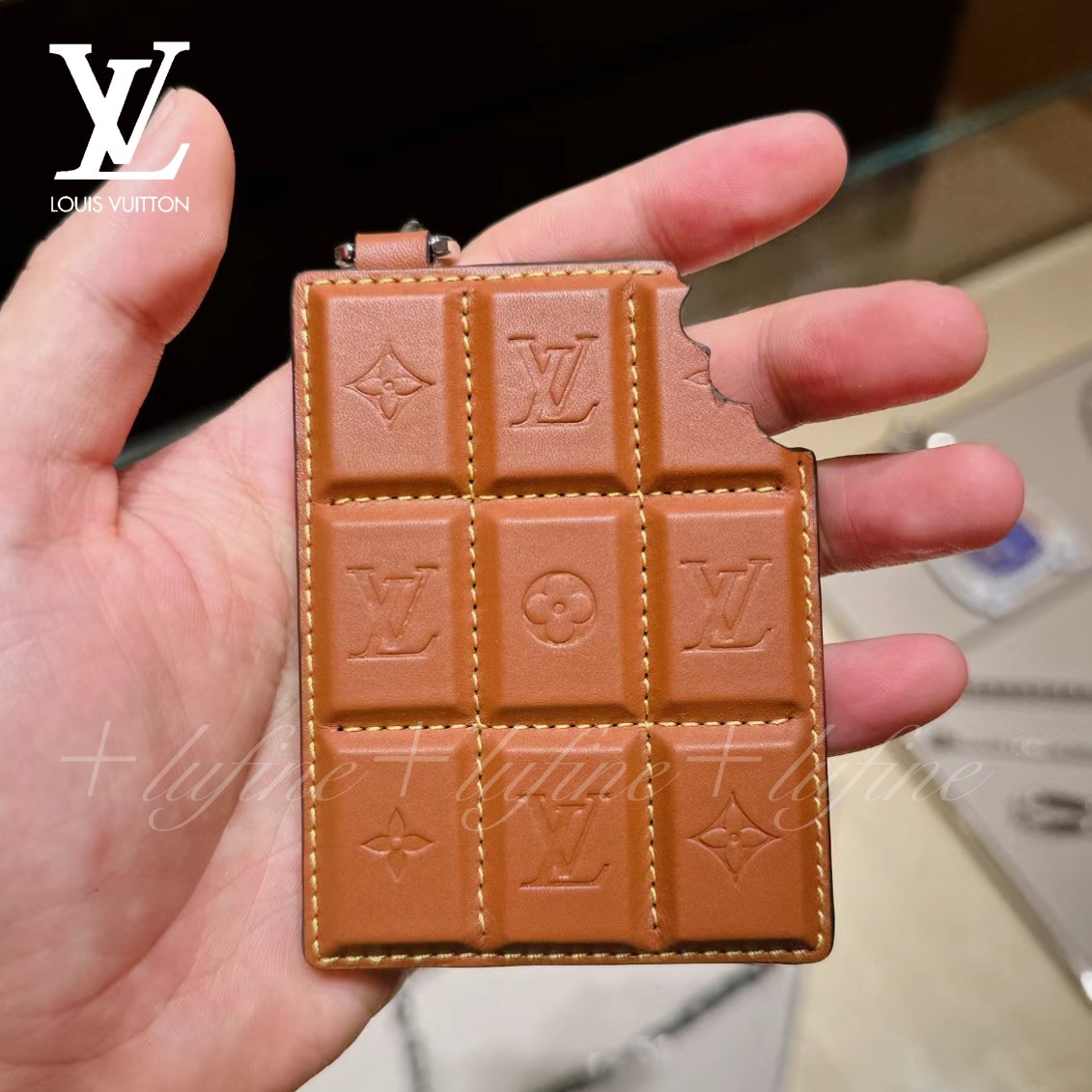 思わず食べたくなるっ！】ルイヴィトン キーホルダー チョコ (Louis