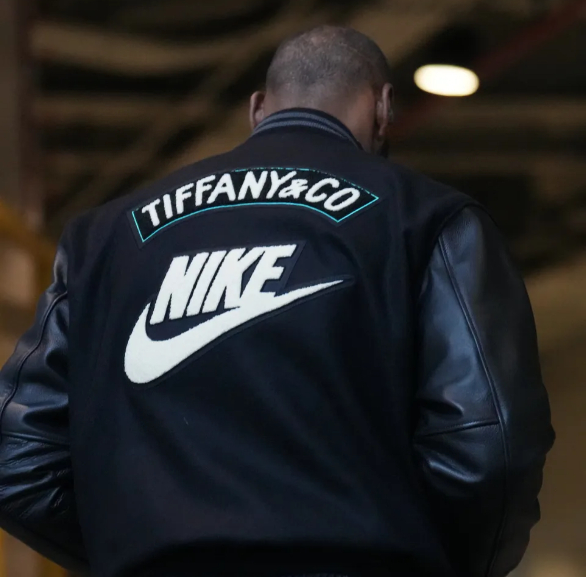 激レア！限定品 NIKE × TIFFANY コラボ スタジャン (Nike/スタジャン