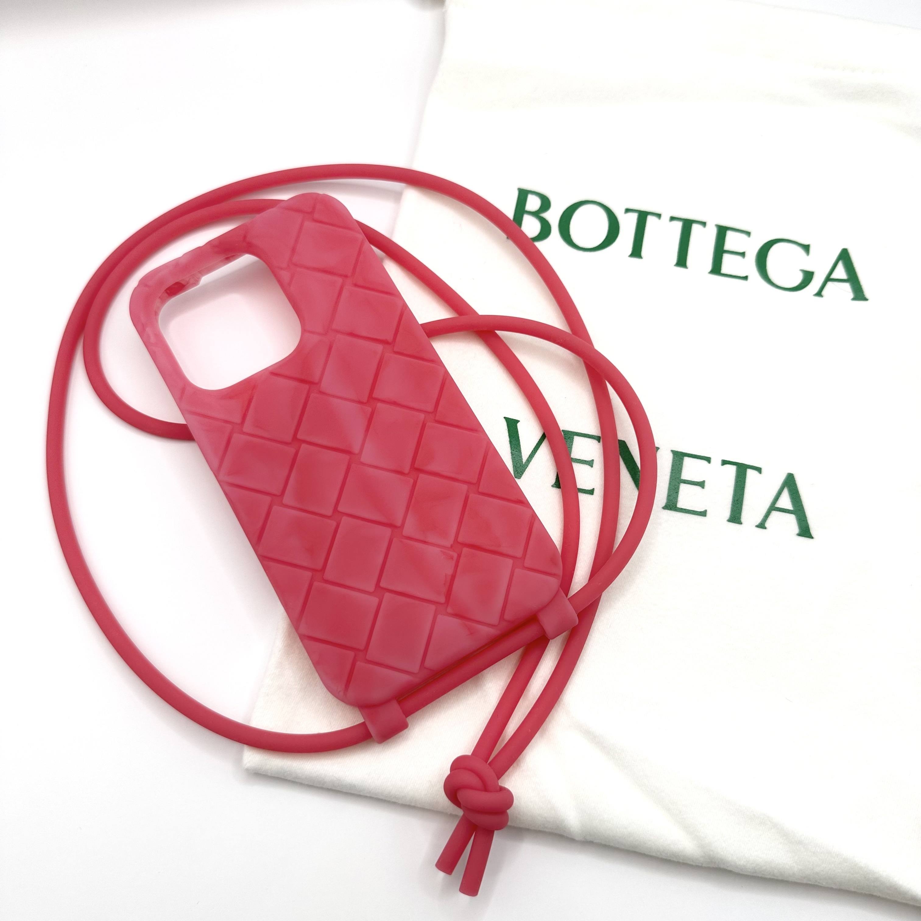 新品未使用】BOTTEGA VENETA iPhoneケース14pro ショルダー紐 (BOTTEGA