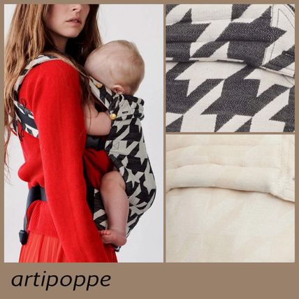 ブラック（黒）系 artipoppe(アーティポッペ) 抱っこ紐・スリング