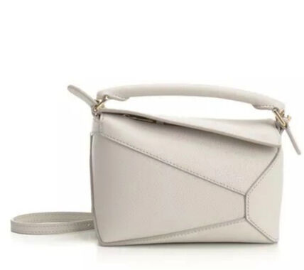 ホワイト（白）系 LOEWE(ロエベ) バッグ・カバン(レディース