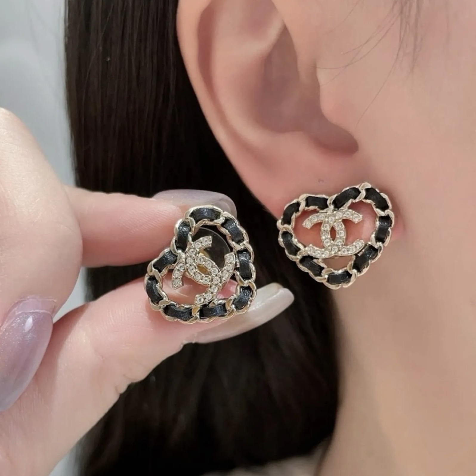 ハート♡×レザー CHANEL ロゴ ピアス (CHANEL/ピアス) ABG335 B21852