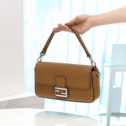 ベージュ系 FENDI(フェンディ) ショルダーバッグ(メンズ) - ブランド